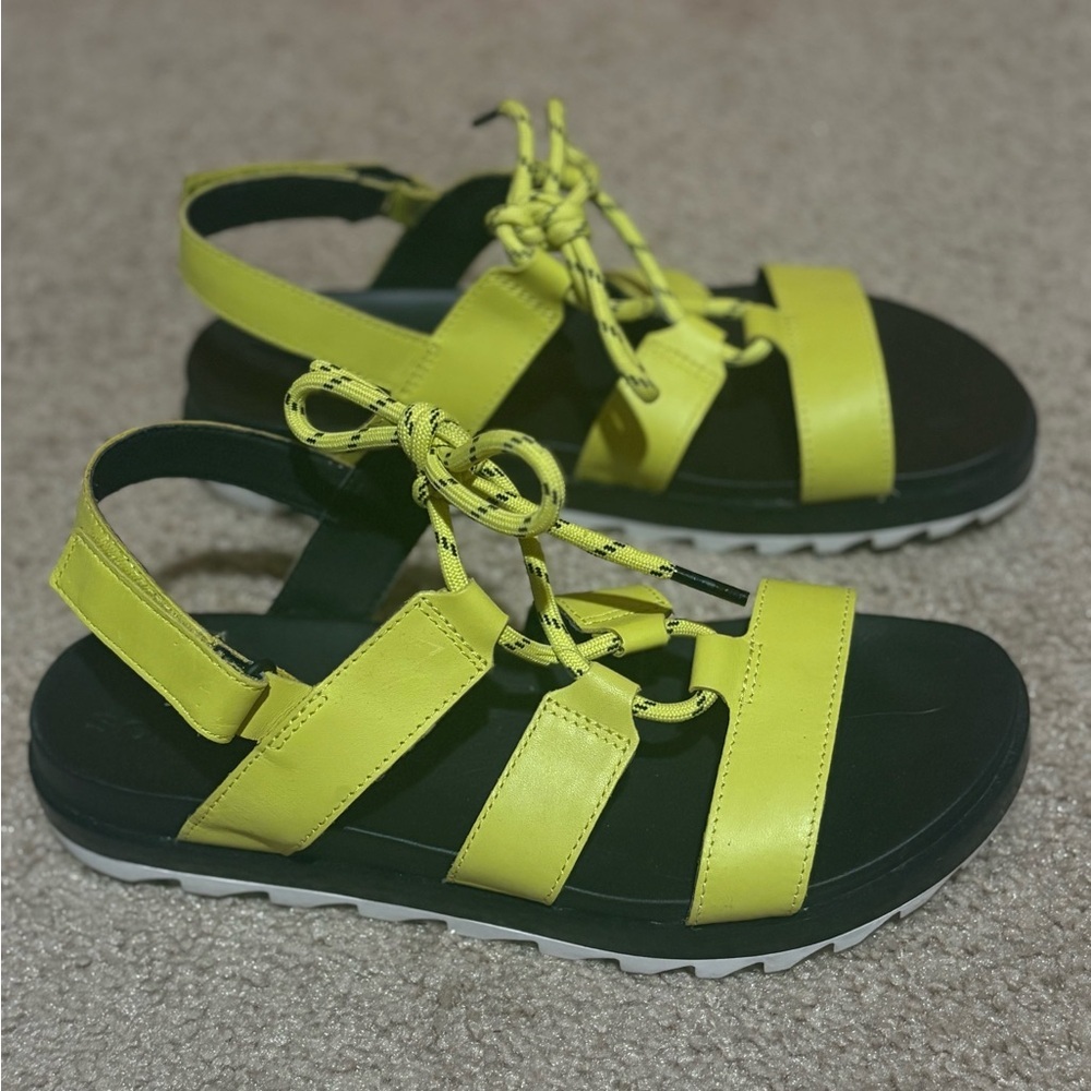 Sorel roaming lace green sandal size 9.5 women’s